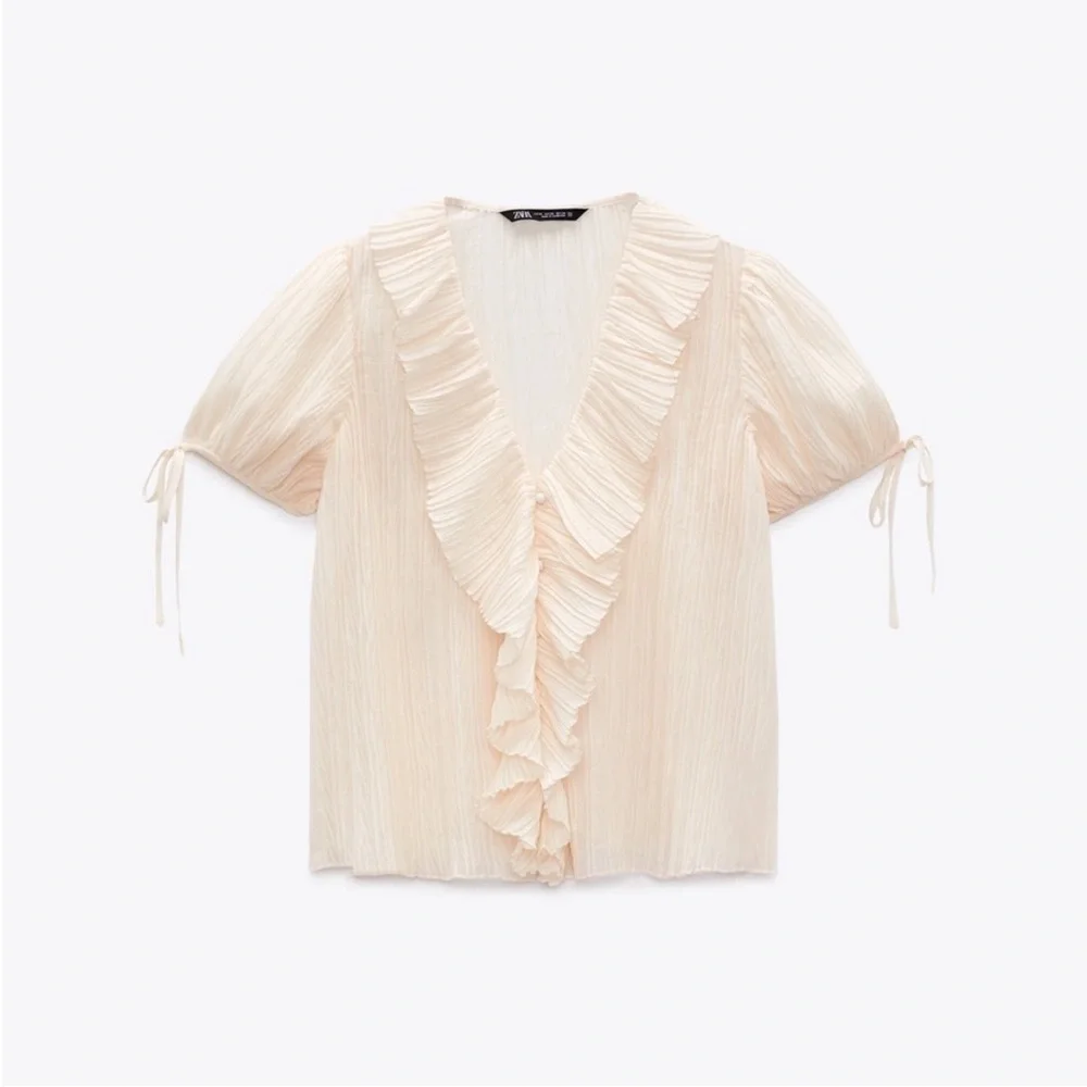 Like-new Zara Cream Ruffle Pleated Crinkle Puff Sleeve Blouse